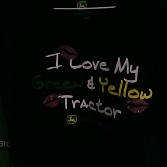 New! John Deere T-shirt - Picture 2 of 4